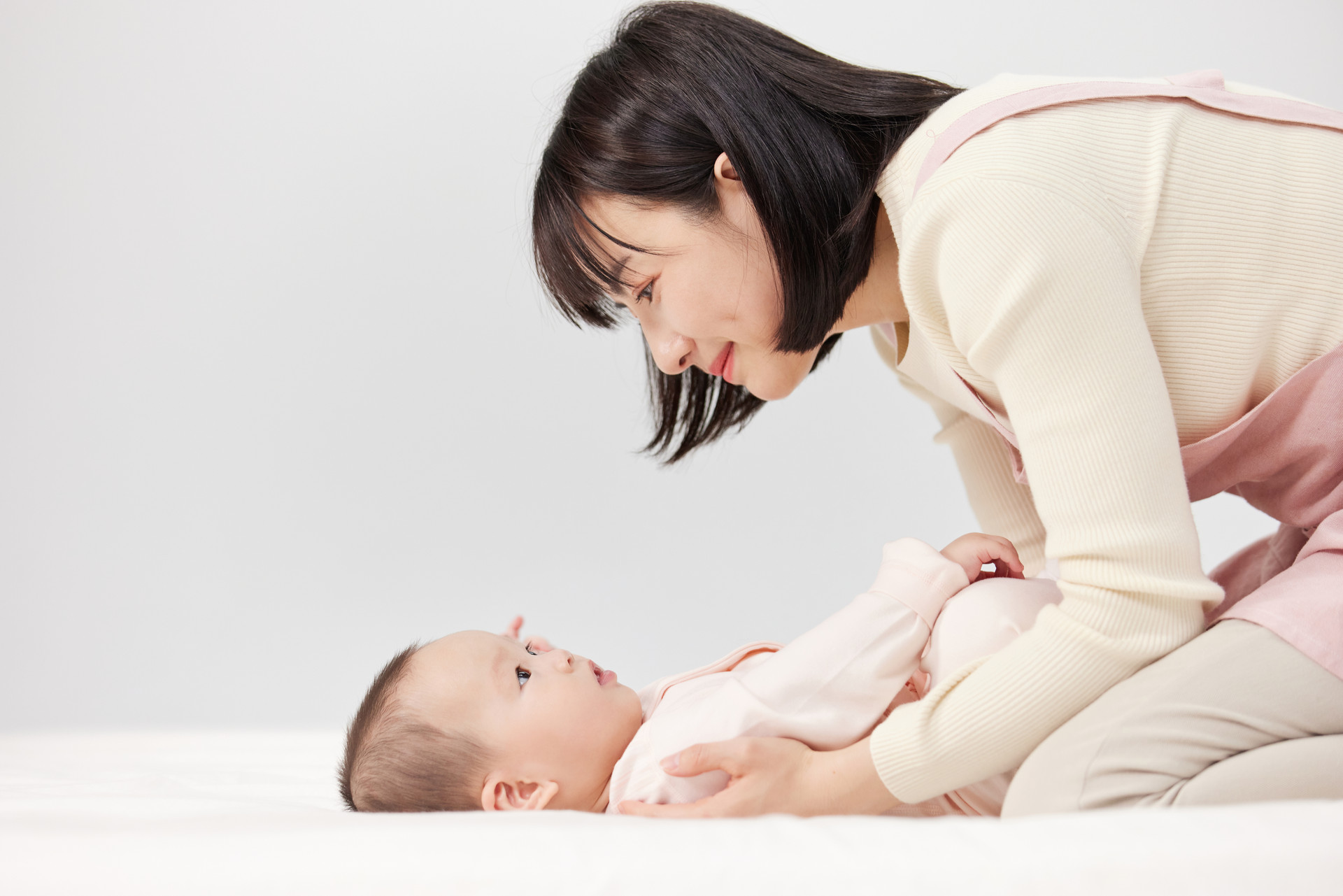 摄图网_501728691_banner_月嫂照顾婴儿宝宝（企业商用）.jpg