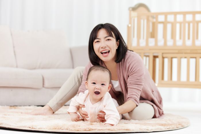 1639970570426550.jpg 摄图网_501728694_开心的婴儿宝宝和月嫂形象(企业商用).jpg