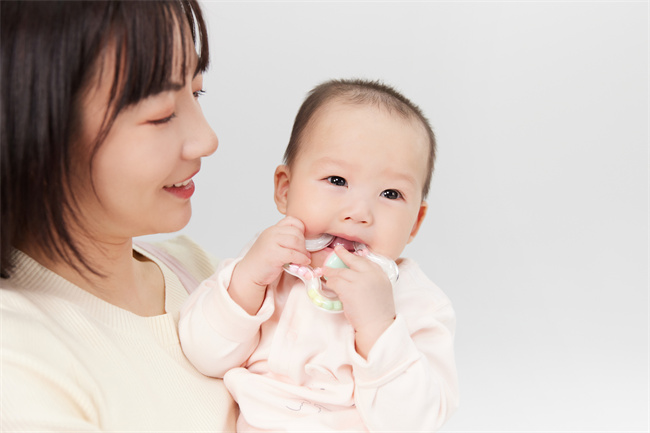 1663491579834312.jpg 月嫂陪宝宝玩耍.jpg